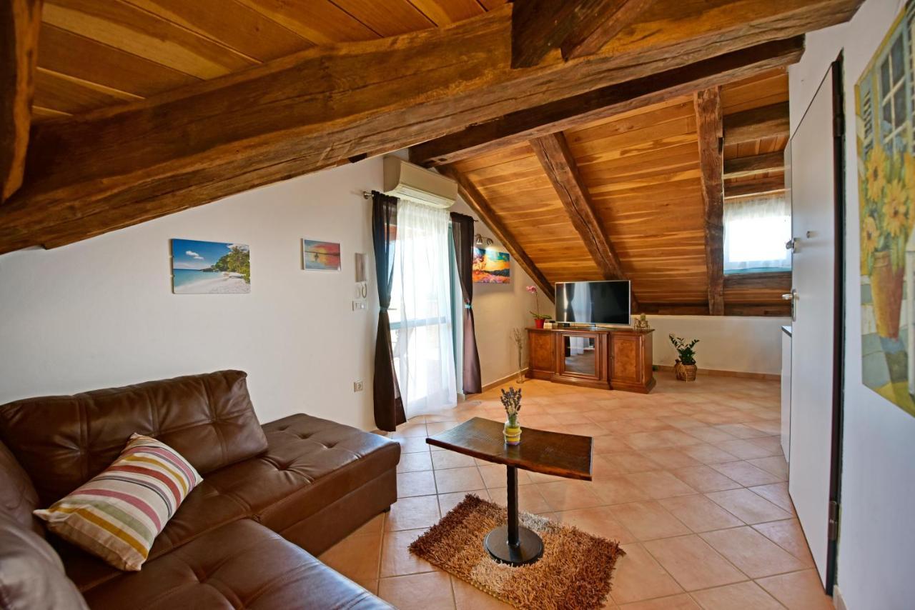 Alavanda Porec - App S Bazenom Exterior foto