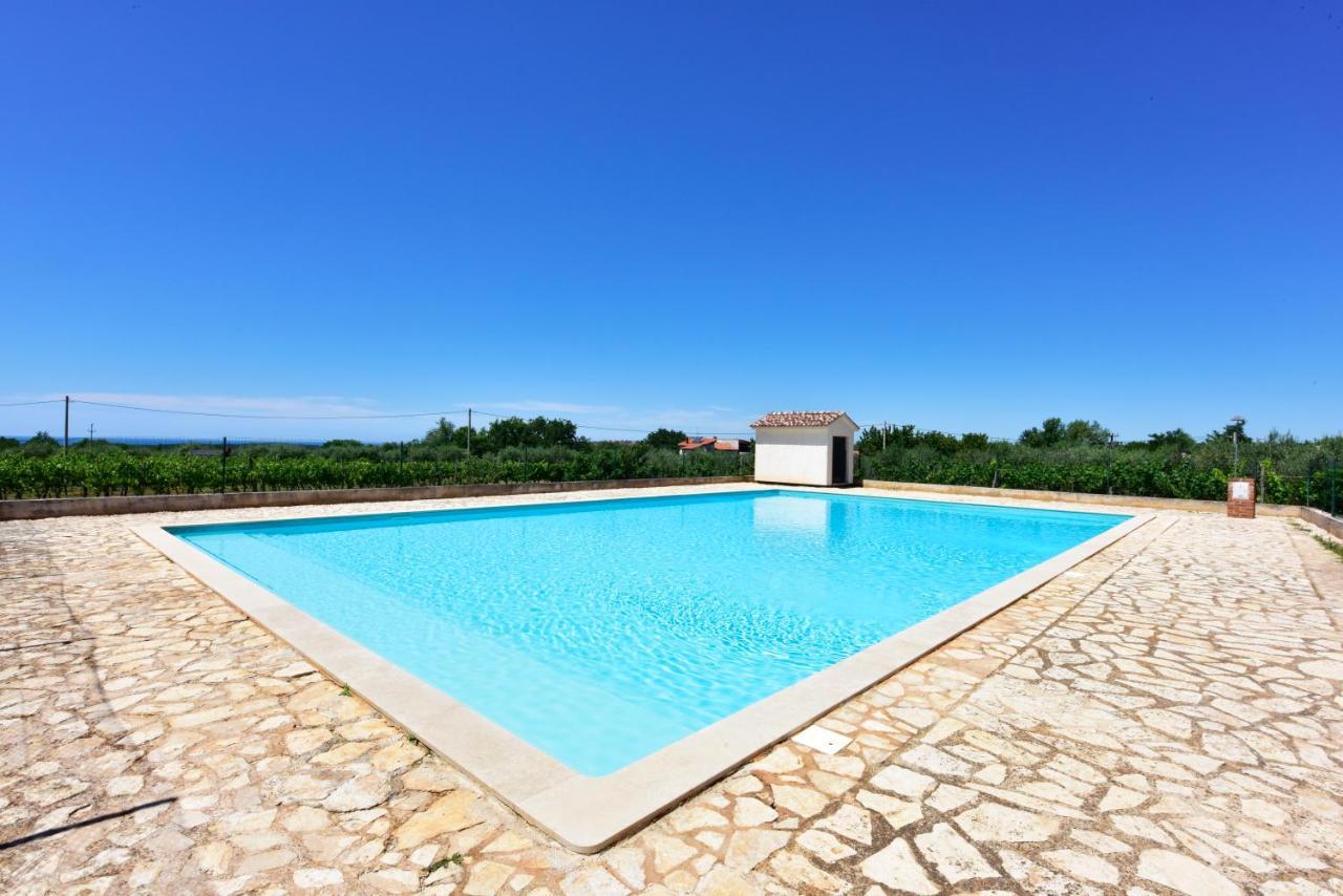 Alavanda Porec - App S Bazenom Exterior foto