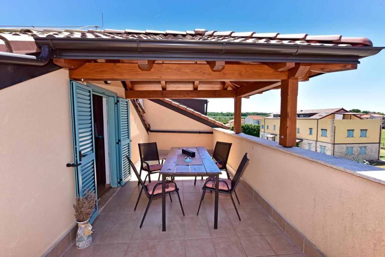 Alavanda Porec - App S Bazenom Exterior foto